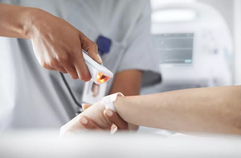 Single-sign on badge scanner with Imprivata on patients' wrist