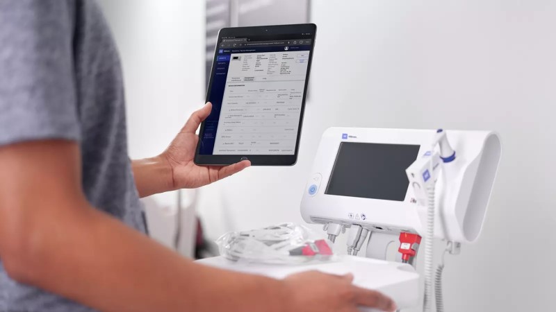 A biomedical engineer has used SmartCare™ Remote Management to locate a Welch Allyn® Connex® Spot Monitor and perform an accessory replacement